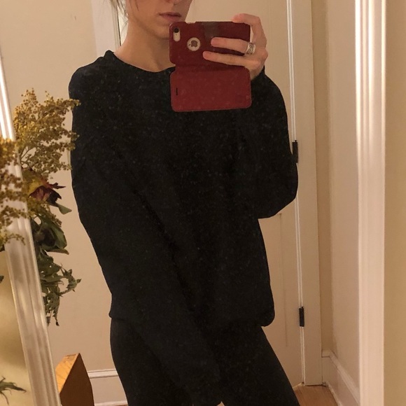 Sweaters - Black crew neck sweatshirt